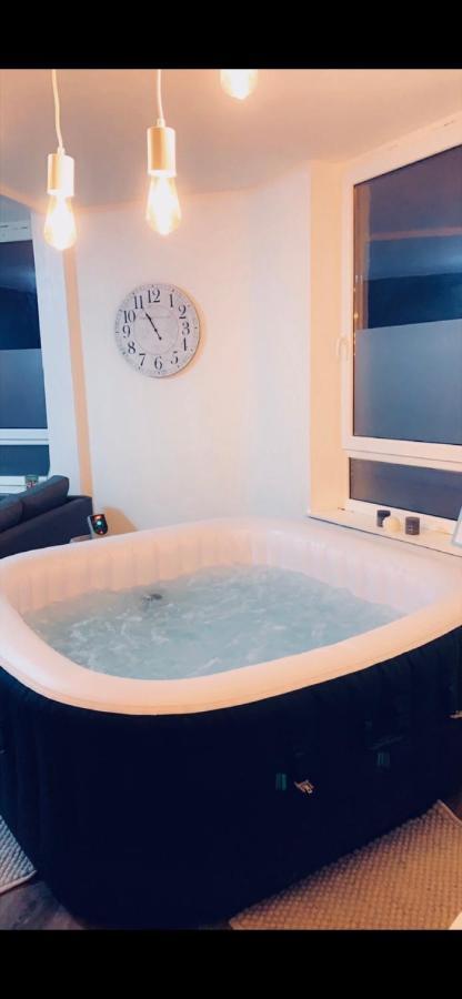 Appartement Cosy Et Chaleureux Avec Jacuzzi ซีราริง ภายนอก รูปภาพ
